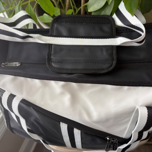 Spoengru Black and White Large Pickleball Tote with Shoe Compartment - Picture 8 of 11